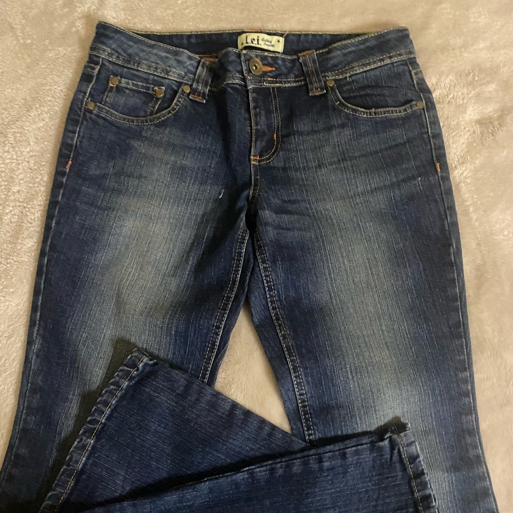 NWOT Lei Women's Blue Jeans size 7, boot cut. Slight stretch